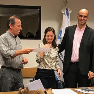 Marcia Lopes receives her ProgRESSVet certificate